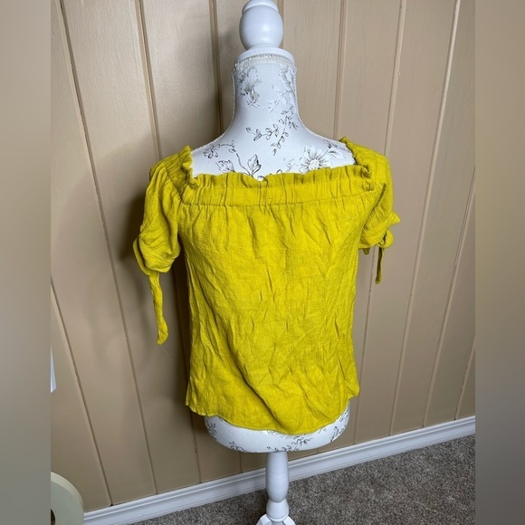 Lily White Womens Yellow Short Sleeve Blouse Top Cropped Size Small - Picture 2 of 3